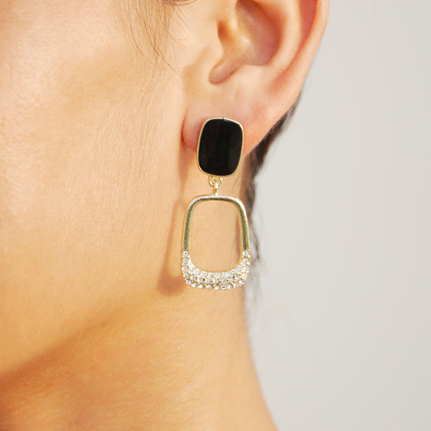 Noirglint – Elegant Drop Earrings