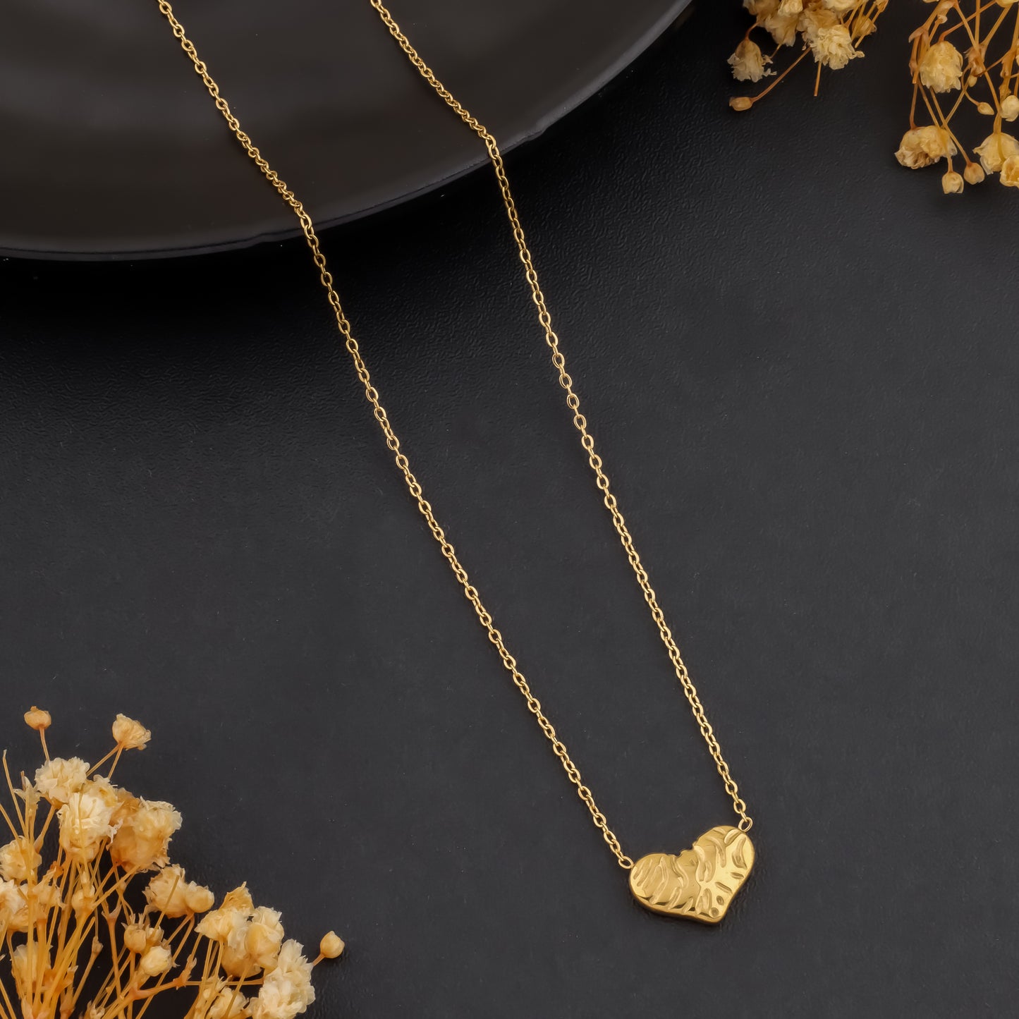 Everyday Heart 💛 – Gold Charm Necklace