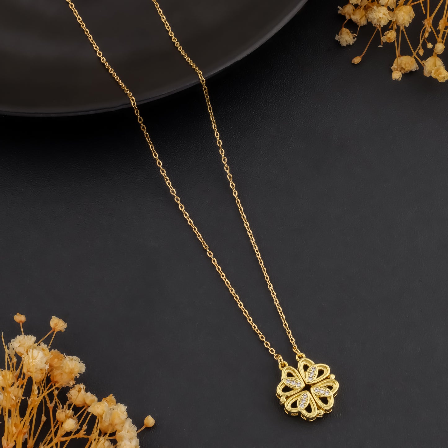 Lovelock’d – Magnetic Heart Necklace