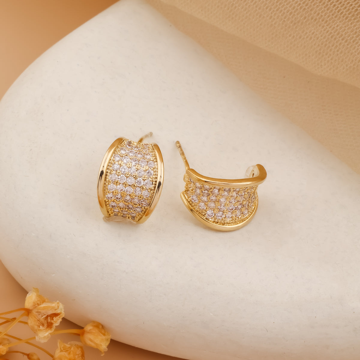 Dahyun – Pavé Circle Stud Earrings