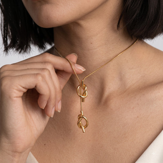 The Infinite Knot Necklace