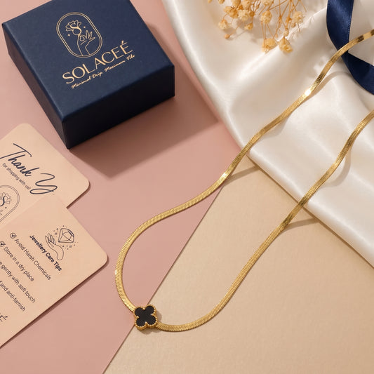 Clovere – Golden Petal Necklace