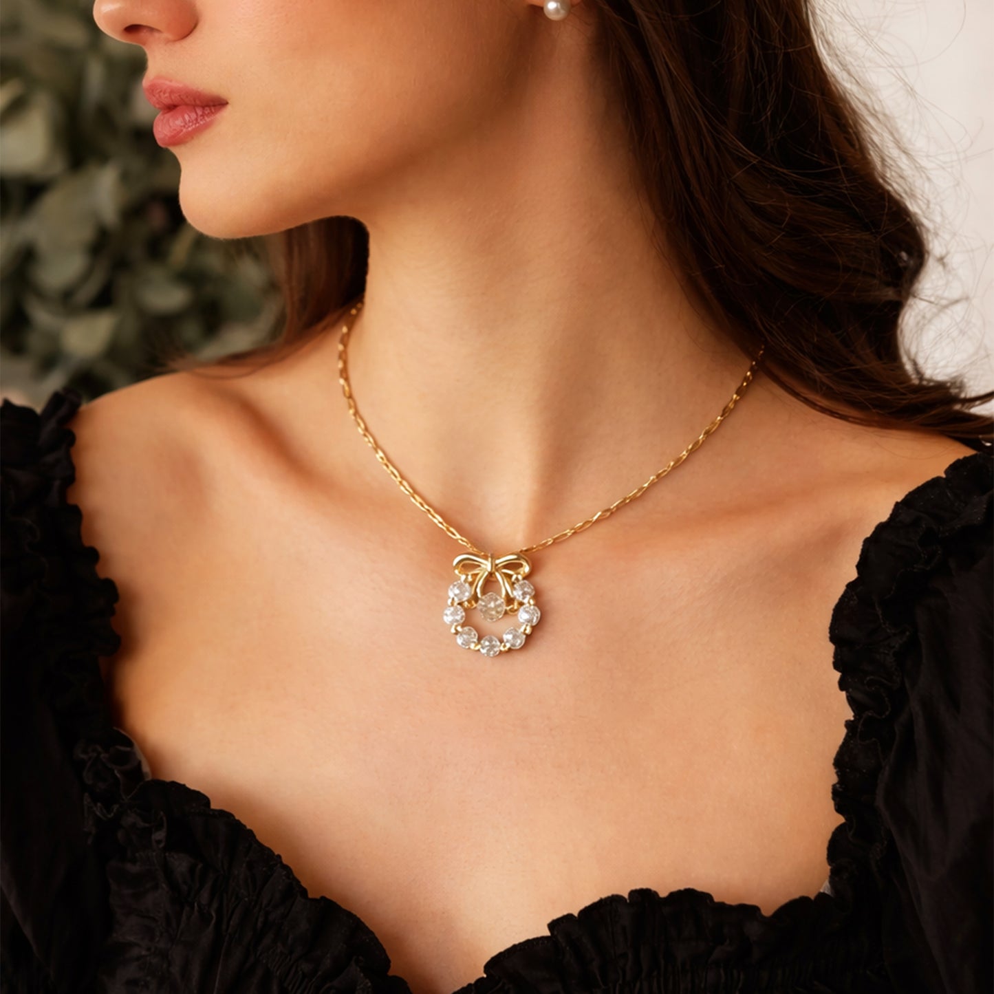 Golden Grace – Crystal Bow Circle Necklace