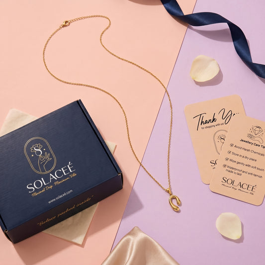 Golden Arc – Timeless Curve Necklace