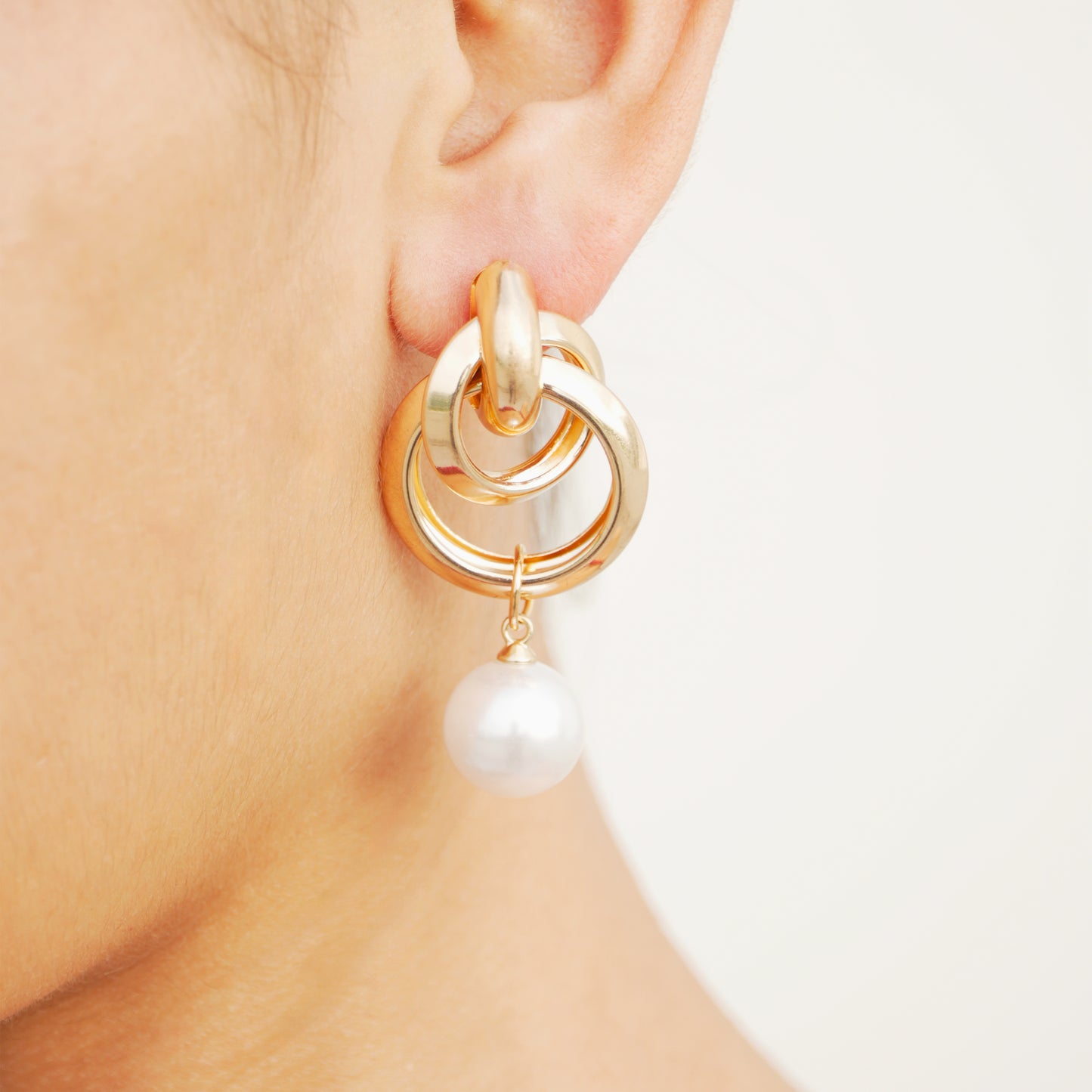 Auriluxe – Pearl Drop Earrings