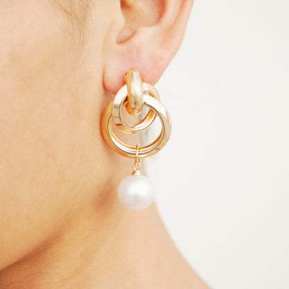 Auriluxe – Pearl Drop Earrings
