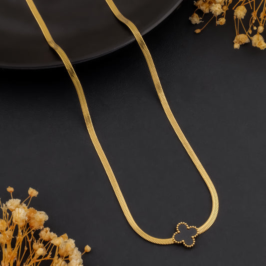 Cloveré – Golden Petal Necklace