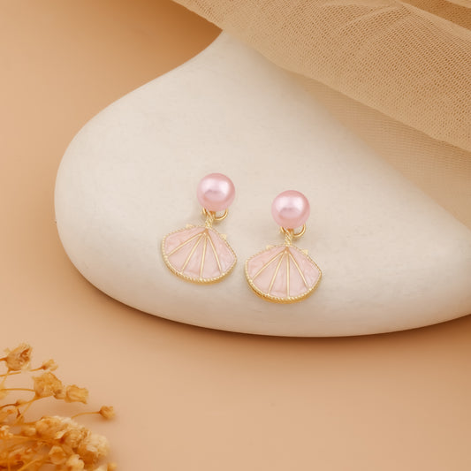 Seashell Blush – Pearl Shell Earrings