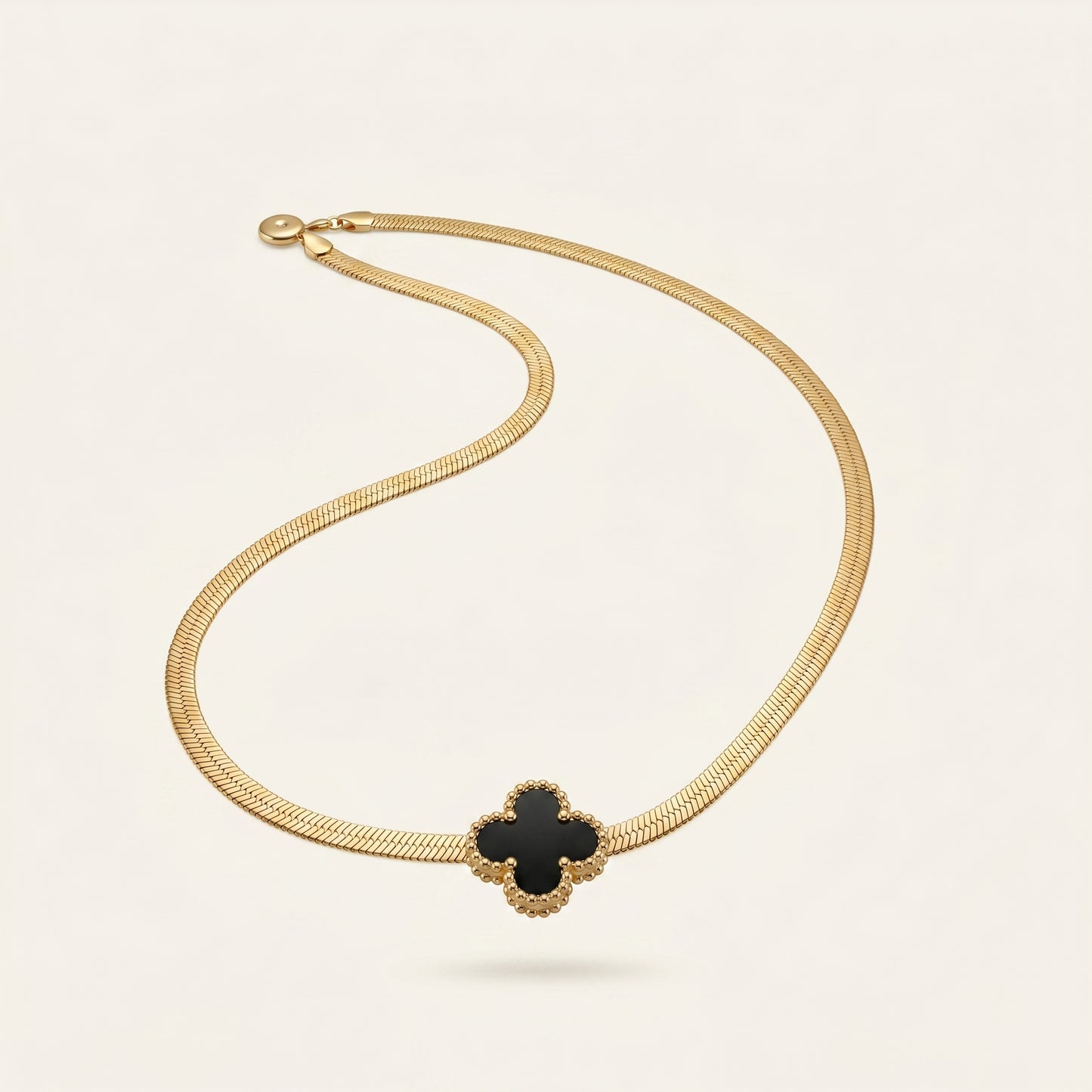 Clovere – Golden Petal Necklace