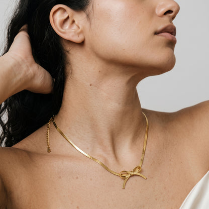 GoldenWhim – Ribbon Bow Necklace